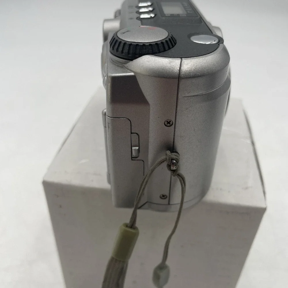 Toshiba PDR M25 2.2MP Digital Camera 3X Zoom+Battery+SD Card+Case-Silver TESTED